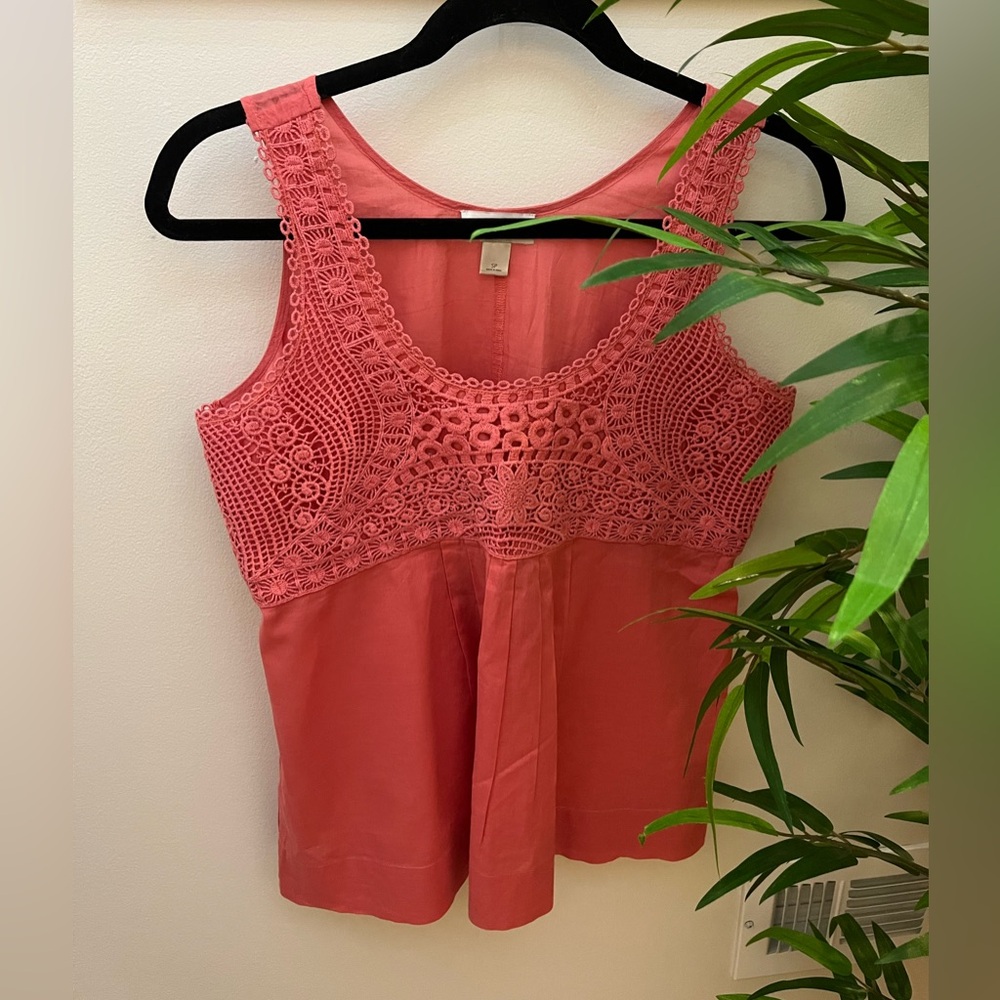 LOFT Coral Sleeveless Top with Intricate “Eye Catching“ Lace Bodice. Size SP
